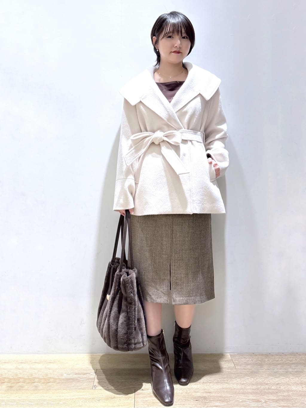 mizukiさんの「index｜バックシャン小花刺繍ベロアトップス【洗濯機OK】」を使ったコーディネート