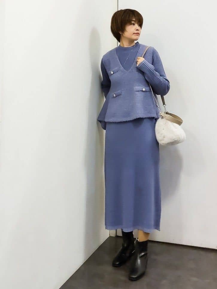 やまちゃんさんの「grove｜【2点SET/体型カバー】一枚で決まる、ペプラムベスト&times;ニットワンピース」を使ったコーディネート