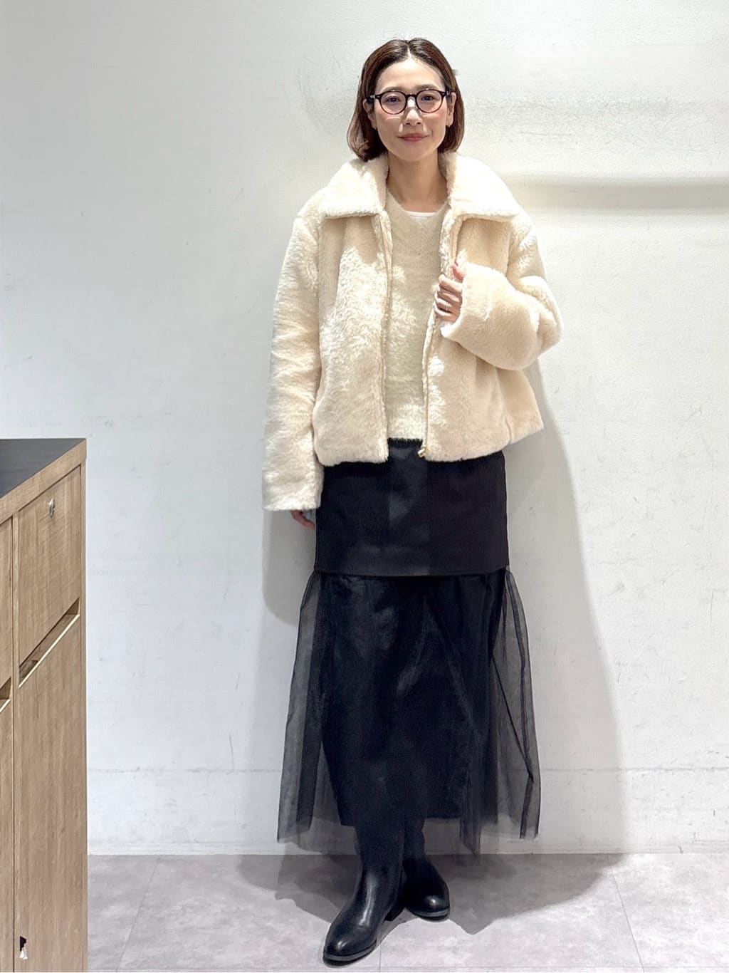 たけねぇさんの「OPAQUE.CLIP｜スパンコールフェザーVネックニット【洗濯機OK】」を使ったコーディネート