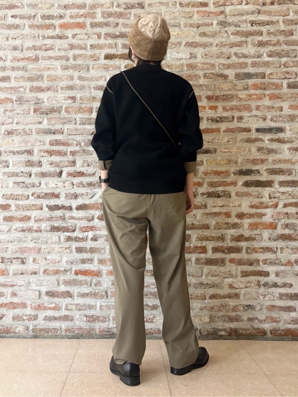 しばさんの「THE SHOP TK｜【大人の上品カジュアルを叶える】ハグするニット 洗濯機OK／6色展開」を使ったコーディネート