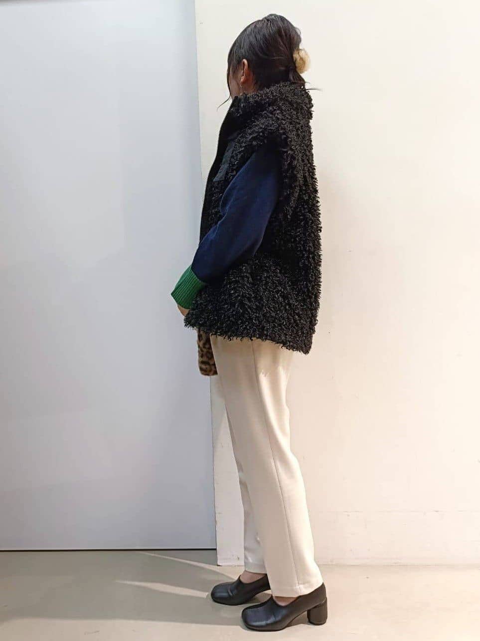 あんさんの「THE SHOP TK｜プラスするだけでこなれ見え ボアベスト」を使ったコーディネート