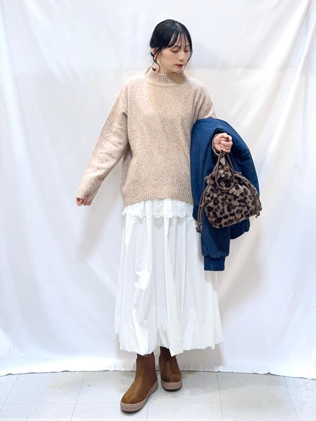 𝐇𝐢𝐫𝐨𝐦𝐢さんの「SHOO･LA･RUE｜【ダブルZIP】大人カジュアルスタイルに デニム中綿フーディーブルゾン」を使ったコーディネート