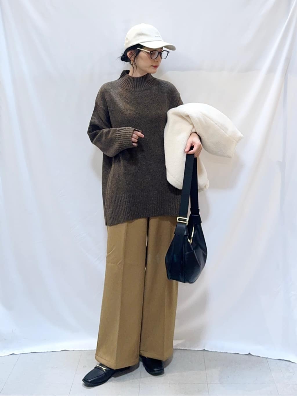 𝐇𝐢𝐫𝐨𝐦𝐢さんの「SHOO･LA･RUE｜【洗濯機可】即サマになる ノーカラー ボアブルゾン」を使ったコーディネート