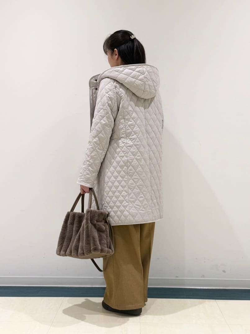 あんづさんの「SHOO･LA･RUE｜【S-LL】大人も着やすいシックなカラー 主役級フリンジニット」を使ったコーディネート