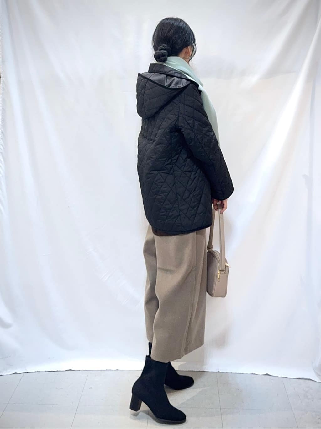 𝐇𝐢𝐫𝐨𝐦𝐢さんの「SHOO･LA･RUE｜【洗濯機可】美脚見え あったか圧縮ニット ガウチョパンツ」を使ったコーディネート