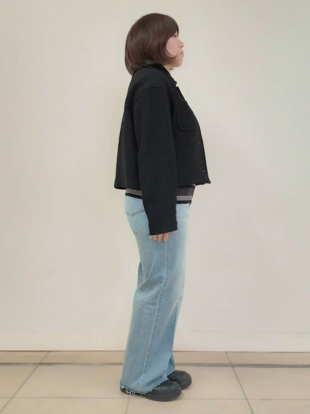 emiさんの「DRESSTERIOR｜センタープレス ワイドストレートデニム」を使ったコーディネート