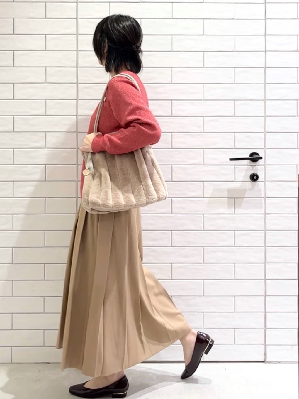 しおりさんの「OPAQUE.CLIP｜ボタンデザインラメニット【洗濯機OK】」を使ったコーディネート