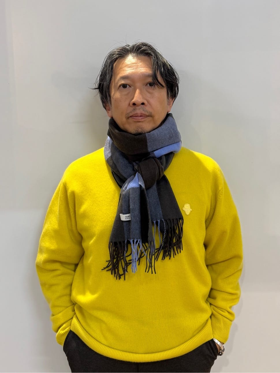 デザイナーTAKEman さんの「TAKEO KIKUCHI｜【Air Palette Knit】ワンポイント カラーニット プルオーバー」を使ったコーディネート