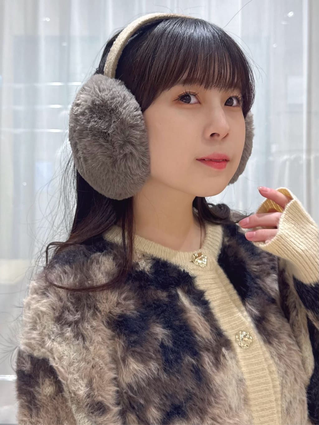 ぞうげさんの「OPAQUE.CLIP｜【折りたたみ可能】コンパクトフェイクファーイヤーマフラー」を使ったコーディネート