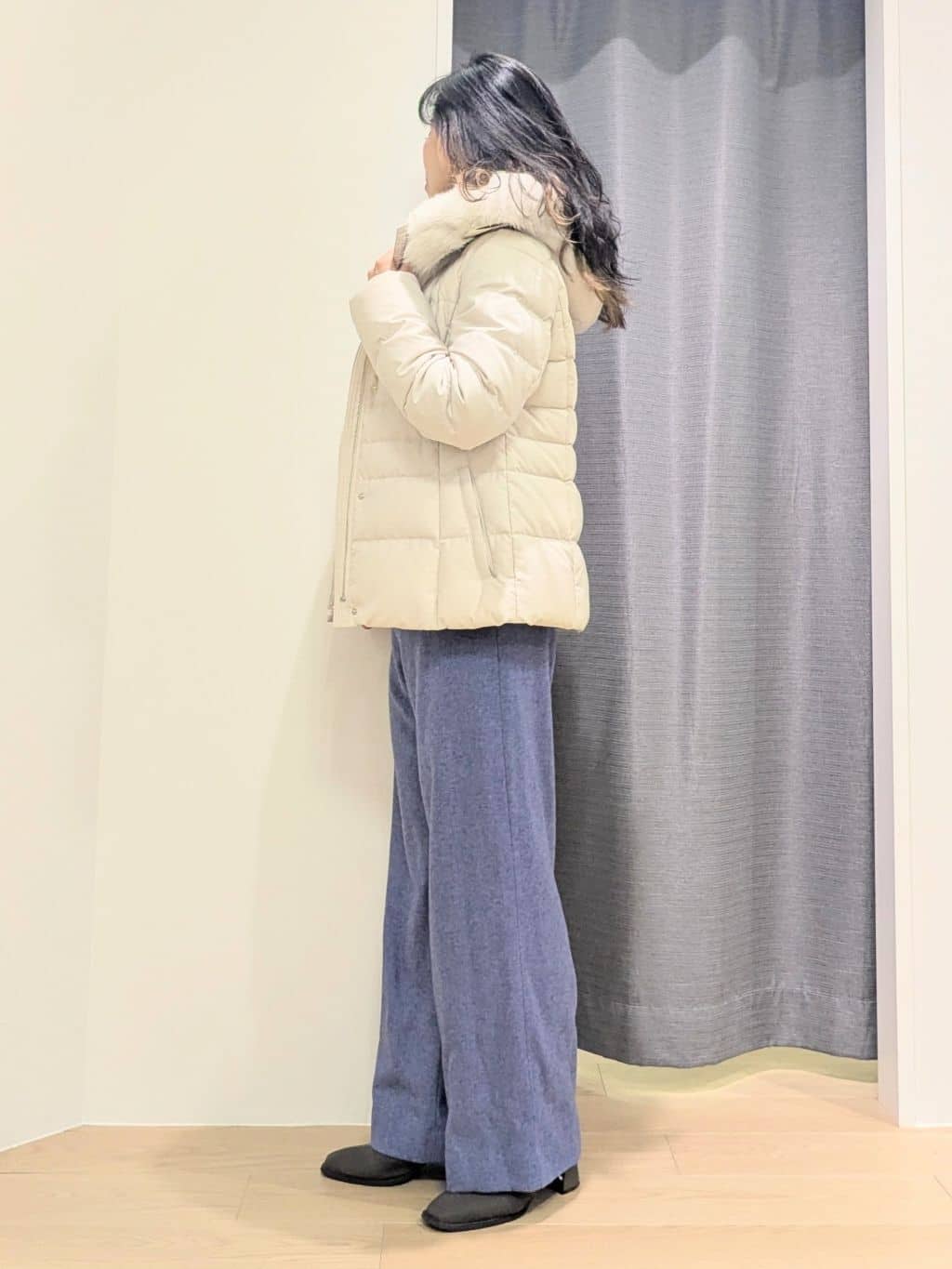 miiさんの「INDIVI｜【名品／撥水／抗菌防臭】ショート丈リサイクルダウンコート」を使ったコーディネート