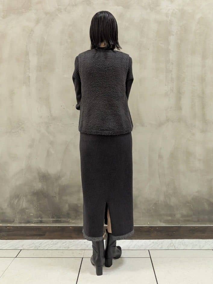 shioさんの「grove｜【2点SET/体型カバー】一枚で決まる、ペプラムベスト&times;ニットワンピース」を使ったコーディネート
