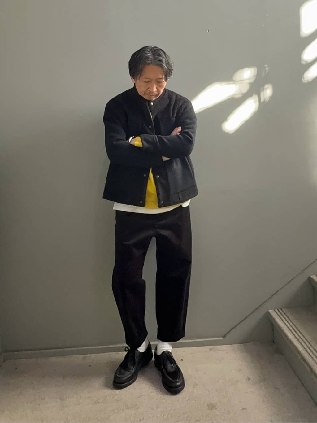 デザイナーTAKEman さんの「TAKEO KIKUCHI｜【Air Palette Knit】ワンポイント カラーニット プルオーバー」を使ったコーディネート