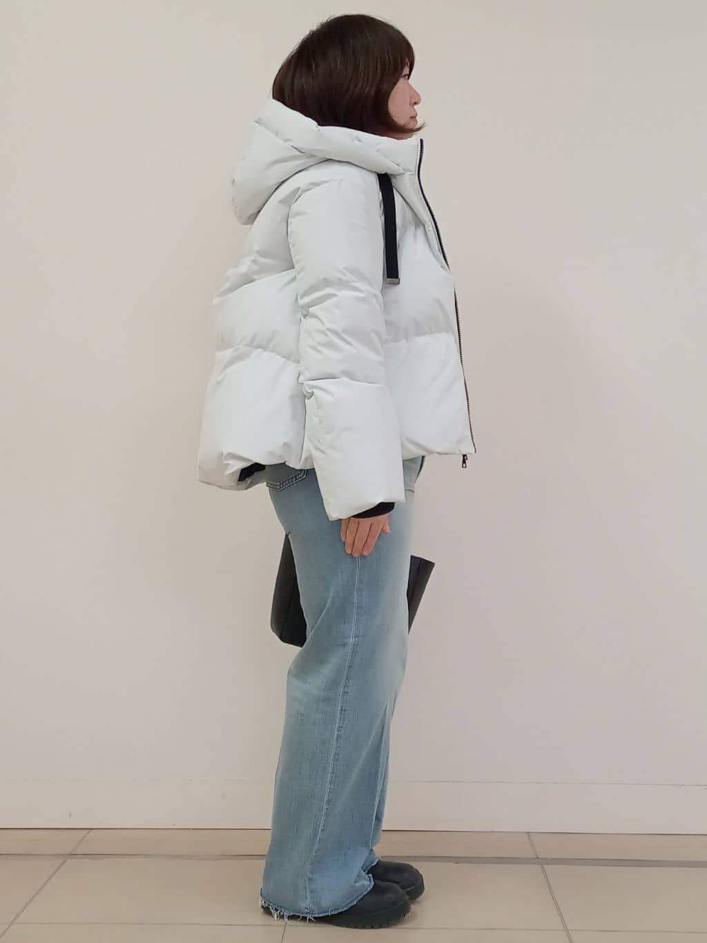 emiさんの「DRESSTERIOR｜センタープレス ワイドストレートデニム」を使ったコーディネート