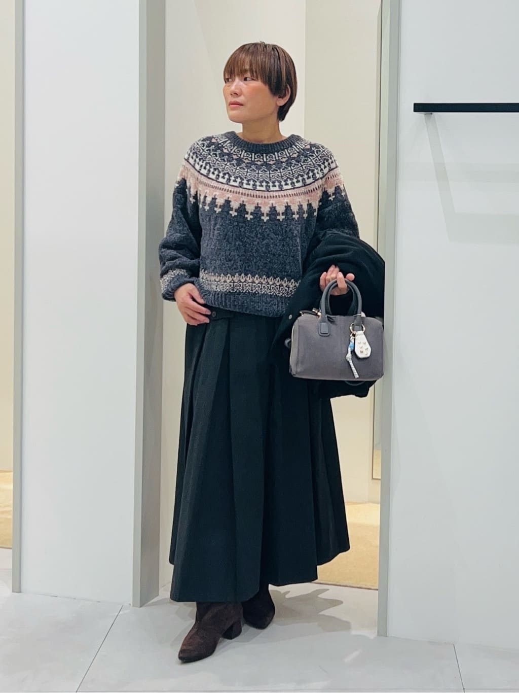 タナさんの「THE SHOP TK｜前後で印象が変わる ドッキングノーカラージャケット」を使ったコーディネート