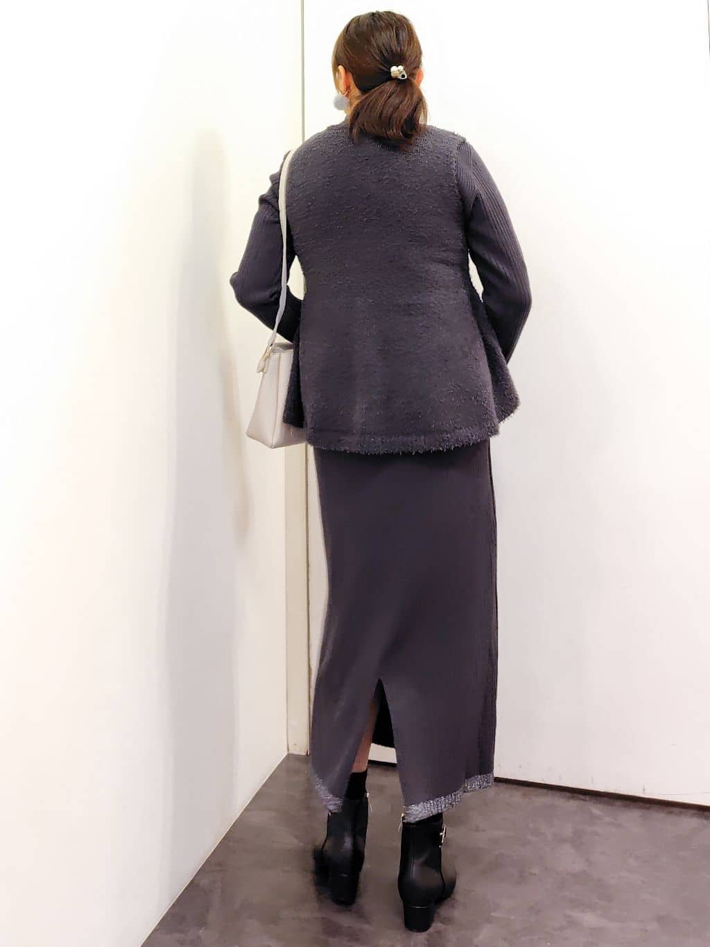 こんちゃんさんの「grove｜【2点SET/体型カバー】一枚で決まる、ペプラムベスト&times;ニットワンピース」を使ったコーディネート