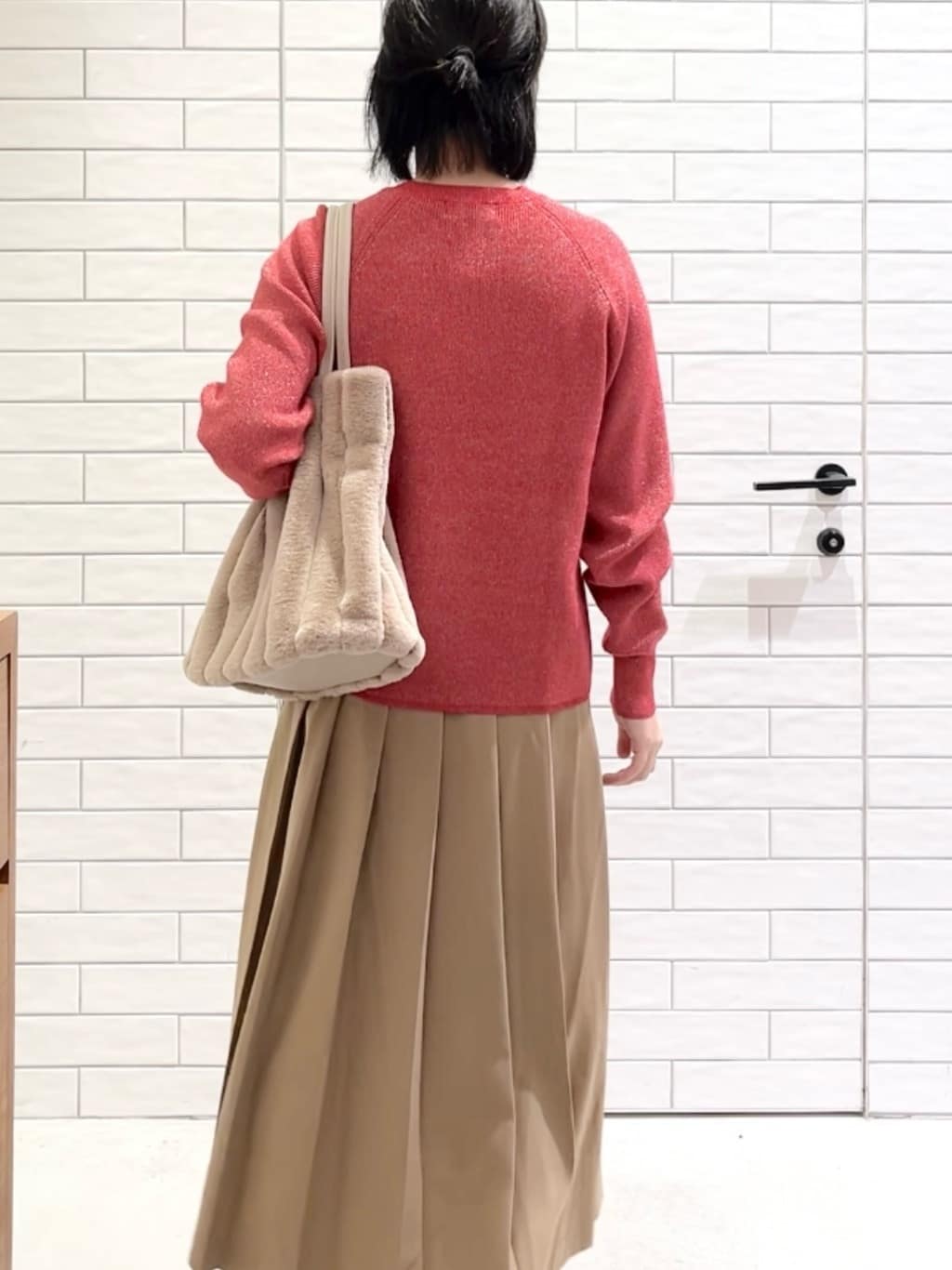 しおりさんの「OPAQUE.CLIP｜ボタンデザインラメニット【洗濯機OK】」を使ったコーディネート