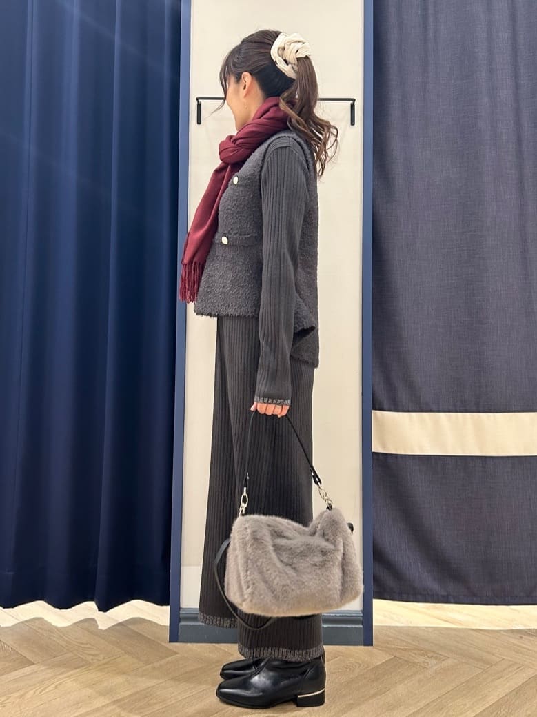 Orikaさんの「grove｜【2点SET/体型カバー】一枚で決まる、ペプラムベスト&times;ニットワンピース」を使ったコーディネート
