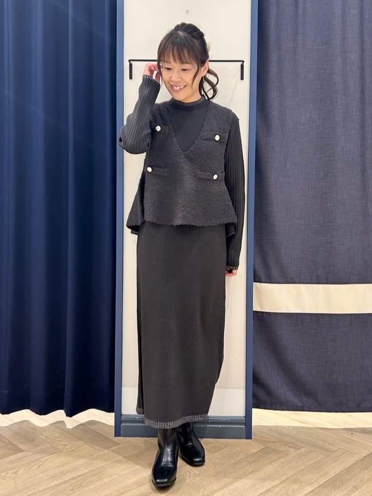 Orikaさんの「grove｜【2点SET/体型カバー】一枚で決まる、ペプラムベスト&times;ニットワンピース」を使ったコーディネート