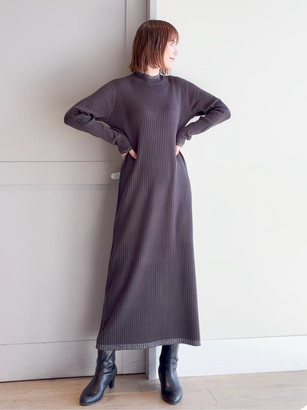 yamakoさんの「grove｜【2点SET/体型カバー】一枚で決まる、ペプラムベスト&times;ニットワンピース」を使ったコーディネート