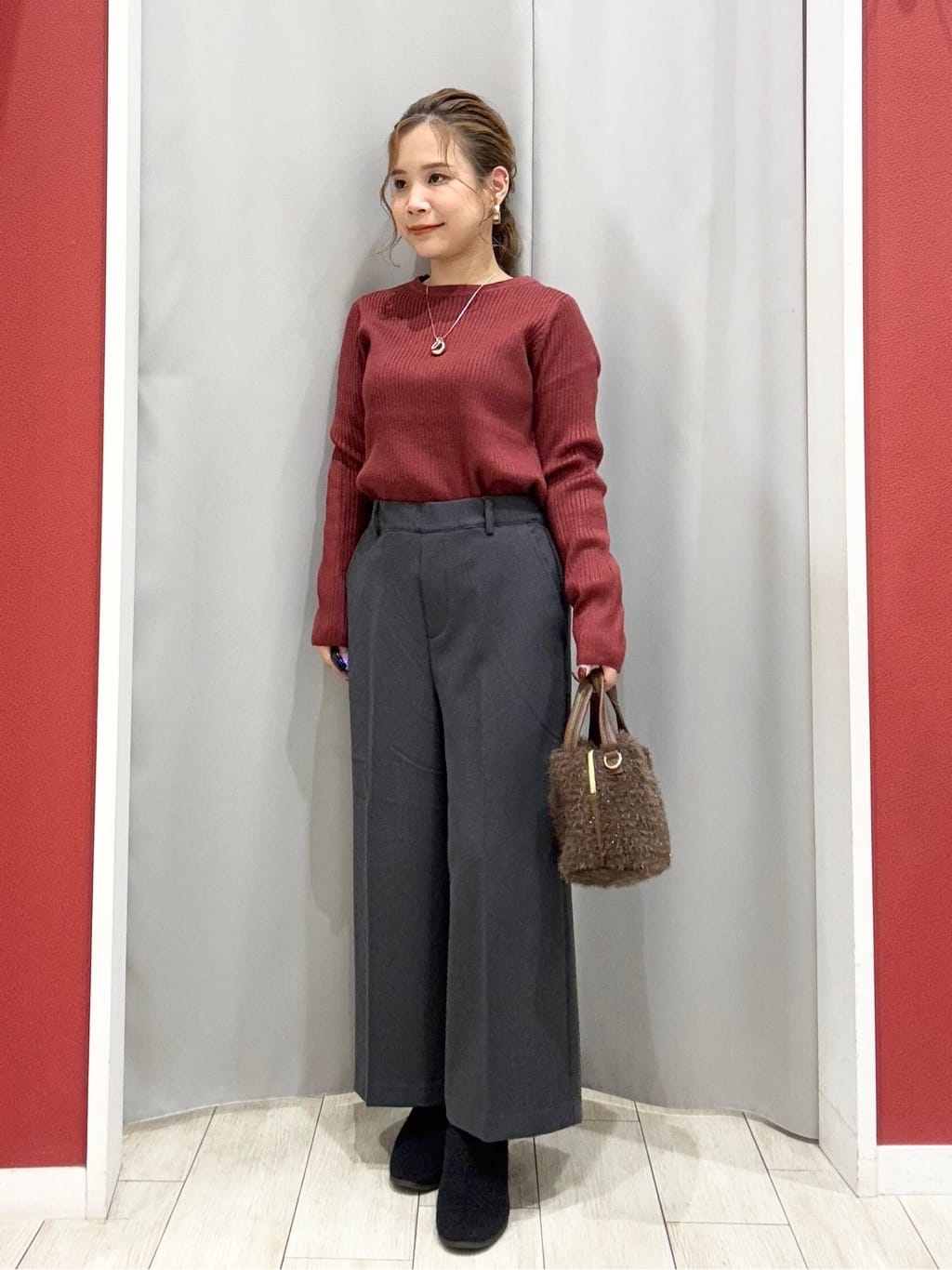 shioさんの「SHOO･LA･RUE｜【洗濯機可/撥水】フェイクファーフード ロングダウン」を使ったコーディネート