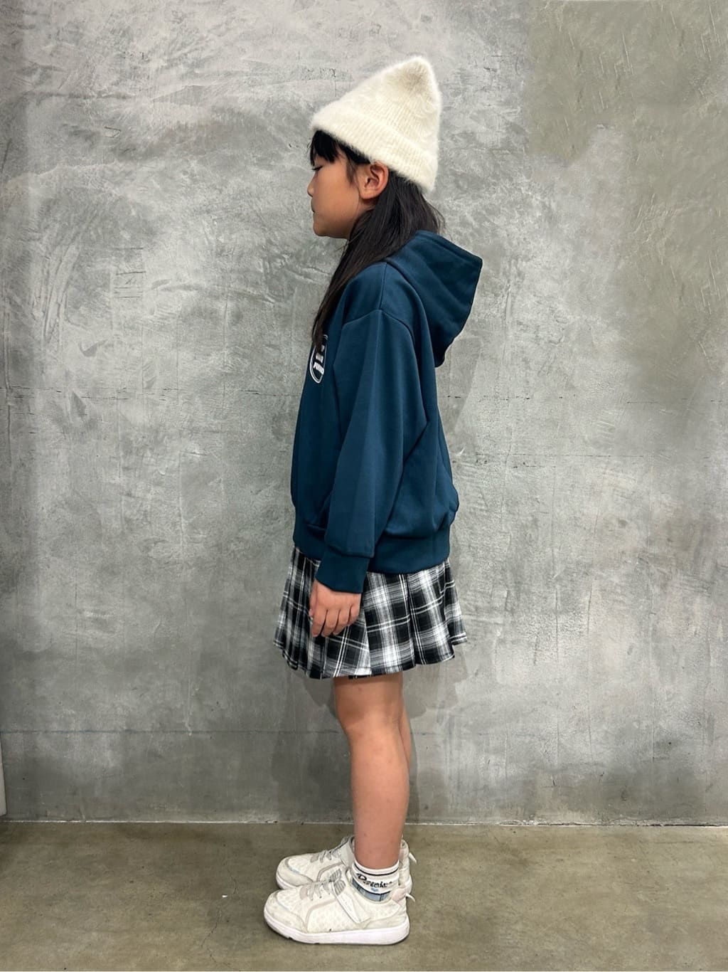 naokoさんの「THE SHOP TK｜【110－160】ダンボールプルパーカ/セットアップ可」を使ったコーディネート