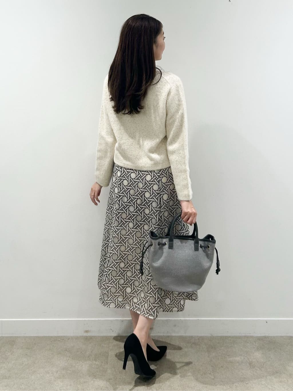 hayaseさんの「COUP DE CHANCE｜【フォックス混】ショート丈ニットトップス」を使ったコーディネート