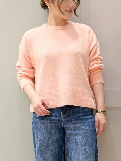 kuwawaさんの「grove｜【洗える】レイヤードにもおすすめ！サイド釦ニット」を使ったコーディネート