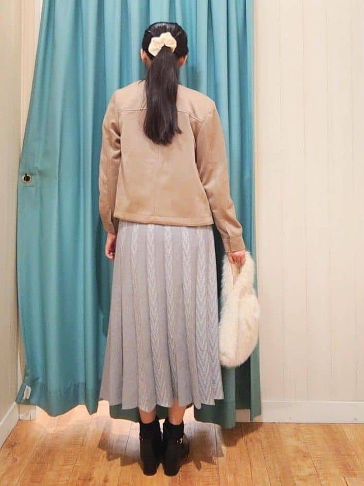 hanaさんの「SHOO･LA･RUE｜【洗濯機可/S-LL】スカラップネックが上品な ビジュー付きニット」を使ったコーディネート