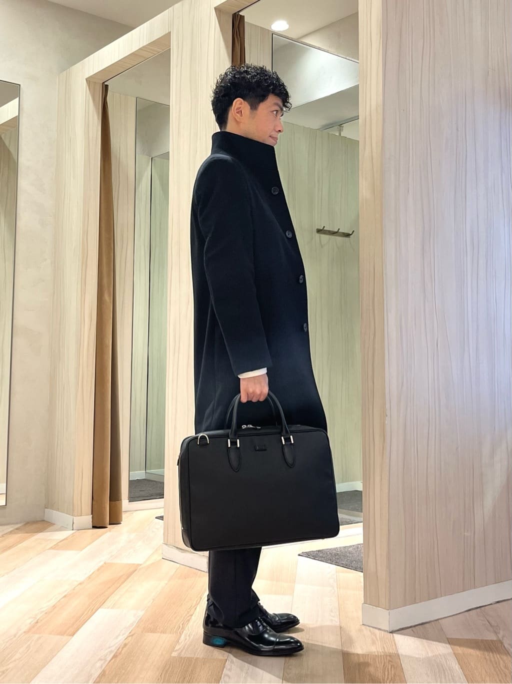 URAさんの「TAKEO KIKUCHI｜【ウールカシミヤブレンド】ビーバー調 スタンドカラー コート」を使ったコーディネート