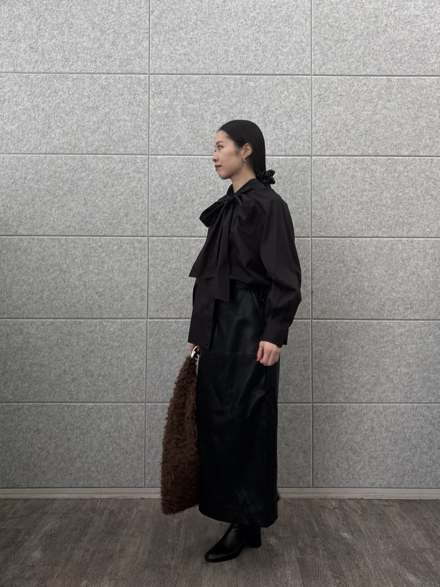 ひなさんの「INDIVI｜タイプライター2Wayボウタイブラウス」を使ったコーディネート