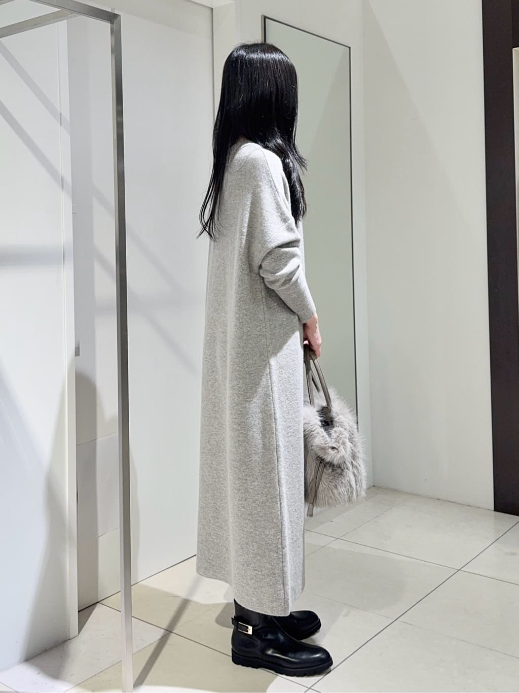 kaoruさんの「UNTITLED｜【ロング丈/ゆったりシルエット】テントライン ニットワンピース」を使ったコーディネート