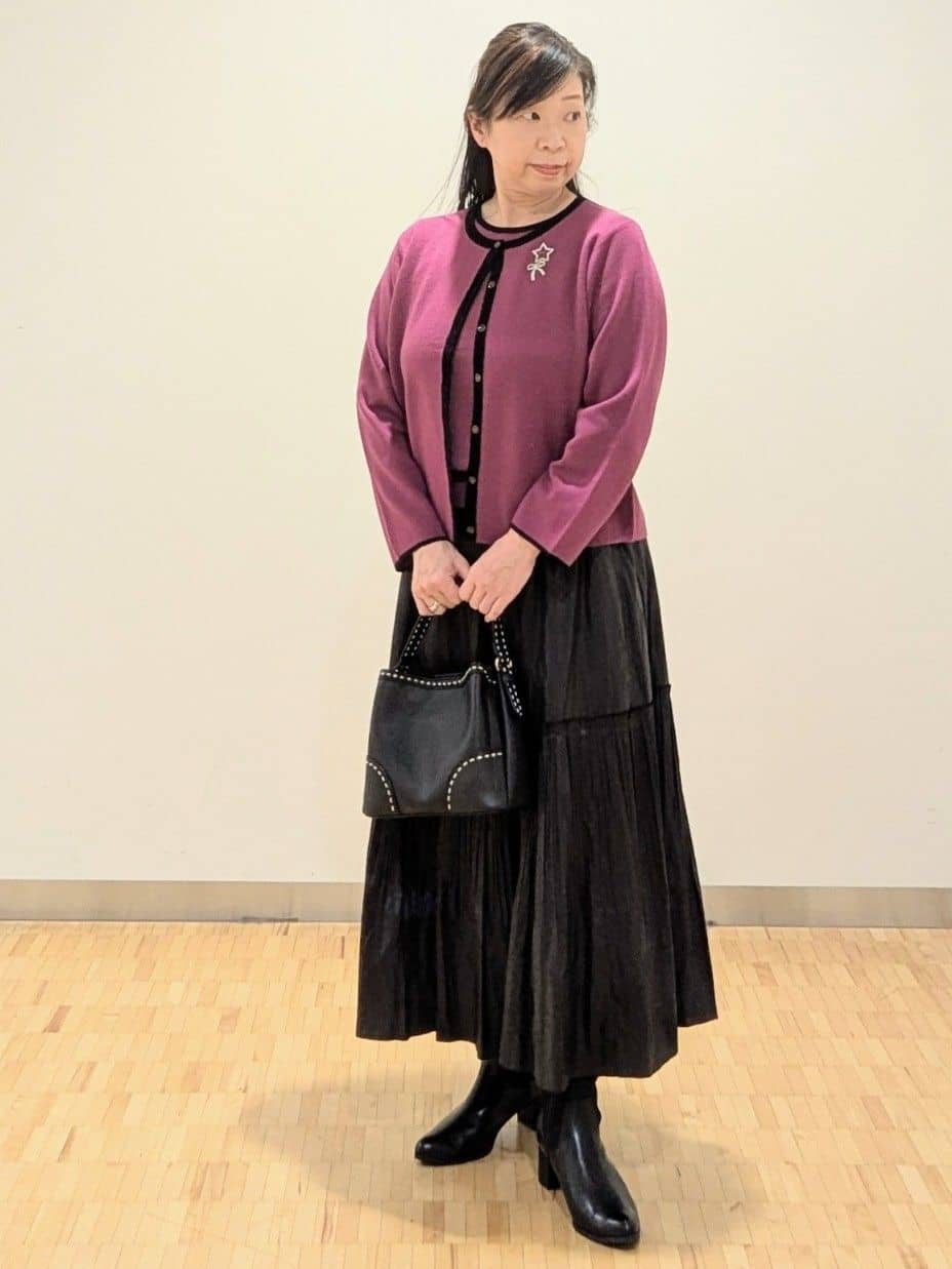 なおさんの「Reflect｜【秋映え／単品使い◎／すっきり見え】ブローチ付きニットアンサンブル」を使ったコーディネート