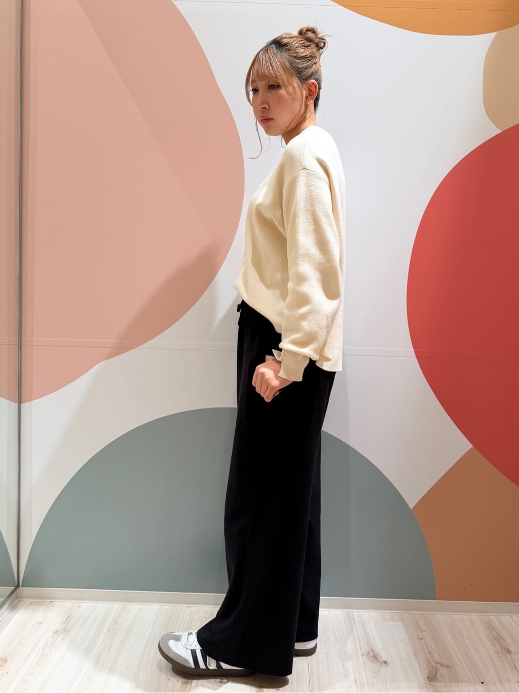 末っ子さんの「SHOO･LA･RUE｜【S-LL/体型カバー】上品なとろみが魅力 イージーワイドパンツ」を使ったコーディネート