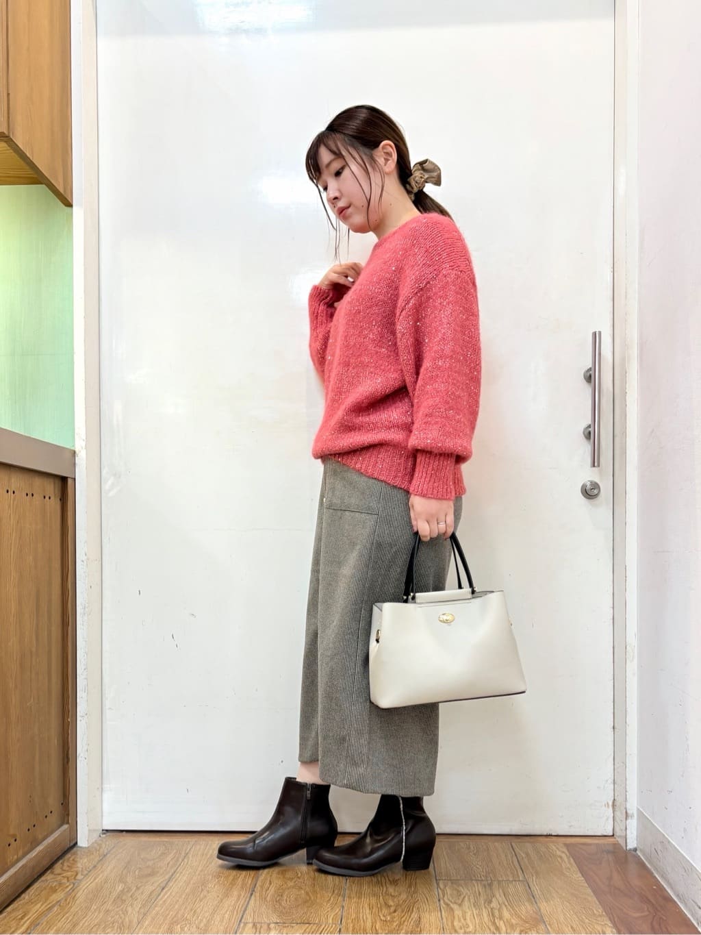 だいわさんの「SHOO･LA･RUE｜【洗濯機可/S-LL】上品にキラリと華やぐ スパンコールニット」を使ったコーディネート