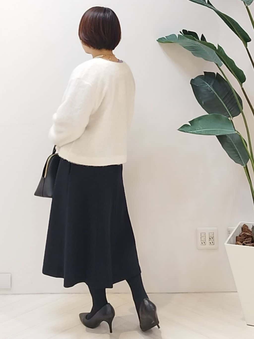 s u g iさんの「UNTITLED｜【ジャケット風/メタルボタン】アルパカ混シャギーカーディガン」を使ったコーディネート