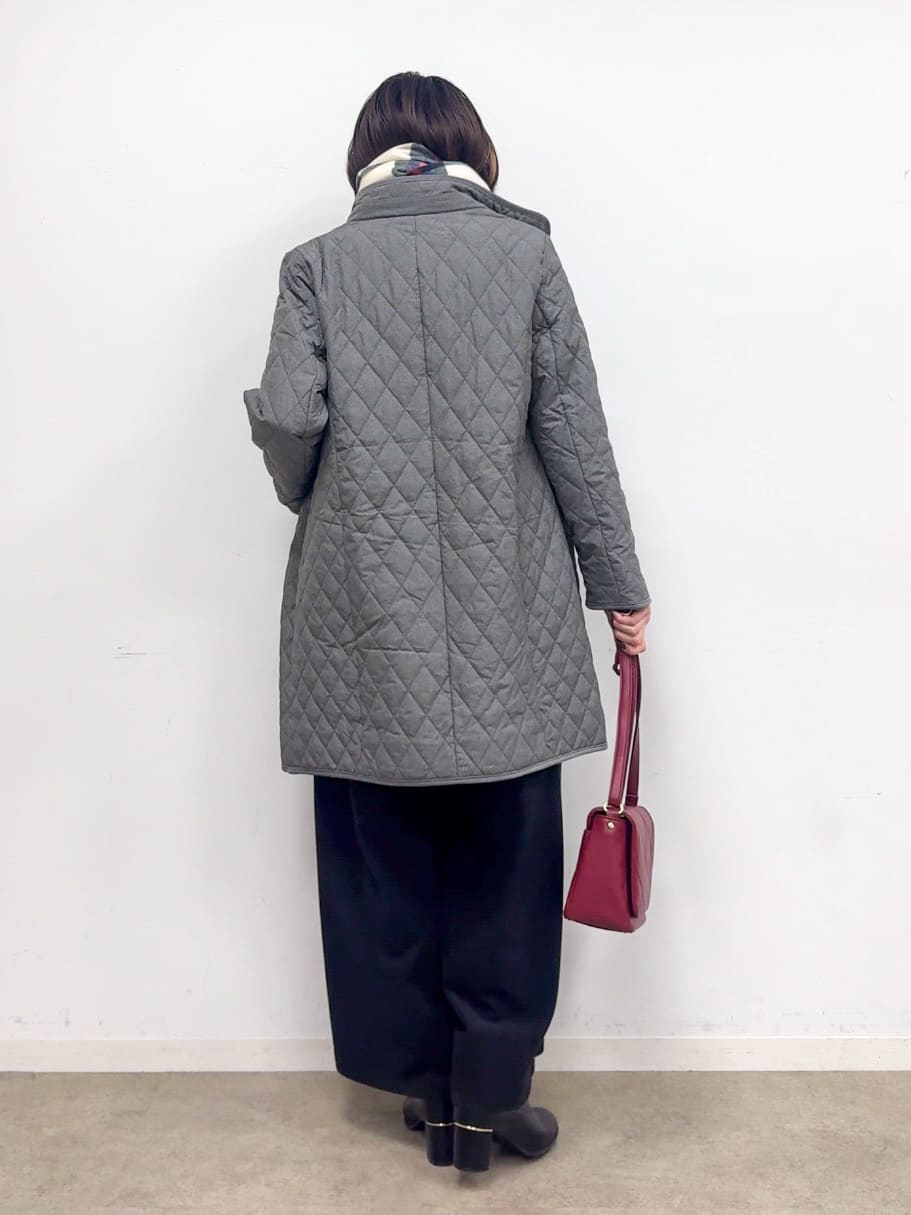 𝐜𝐡𝐢𝐤𝐚さんの「SHOO･LA･RUE｜【撥水/フード取り外し可】自然にくびれる あったかダイヤ柄キルトコート【CIRCRIC】」を使ったコーディネート