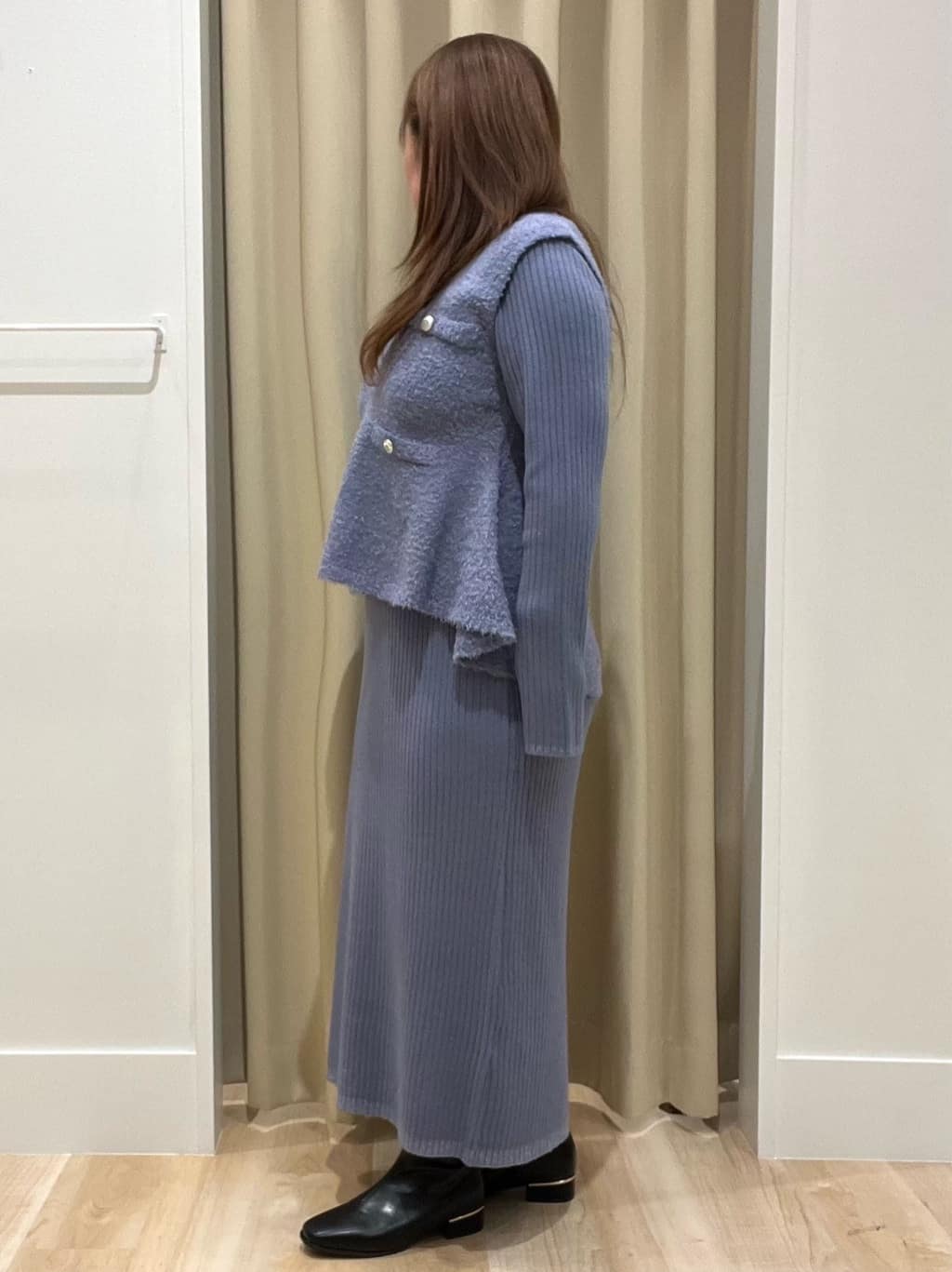 たまさんの「grove｜【2点SET/体型カバー】一枚で決まる、ペプラムベスト&times;ニットワンピース」を使ったコーディネート