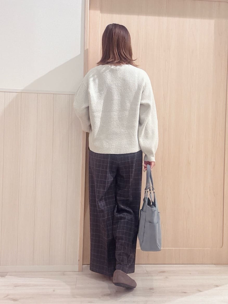 モカさんの「SHOO･LA･RUE｜【S-LL】きらっと華やぐ　大人のスパンコールニット」を使ったコーディネート