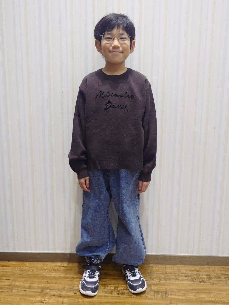 Yuiさんの「SHOO･LA･RUE｜【100-150cm/リンク可/洗濯機可】ウェットライク刺繍ロゴニット」を使ったコーディネート