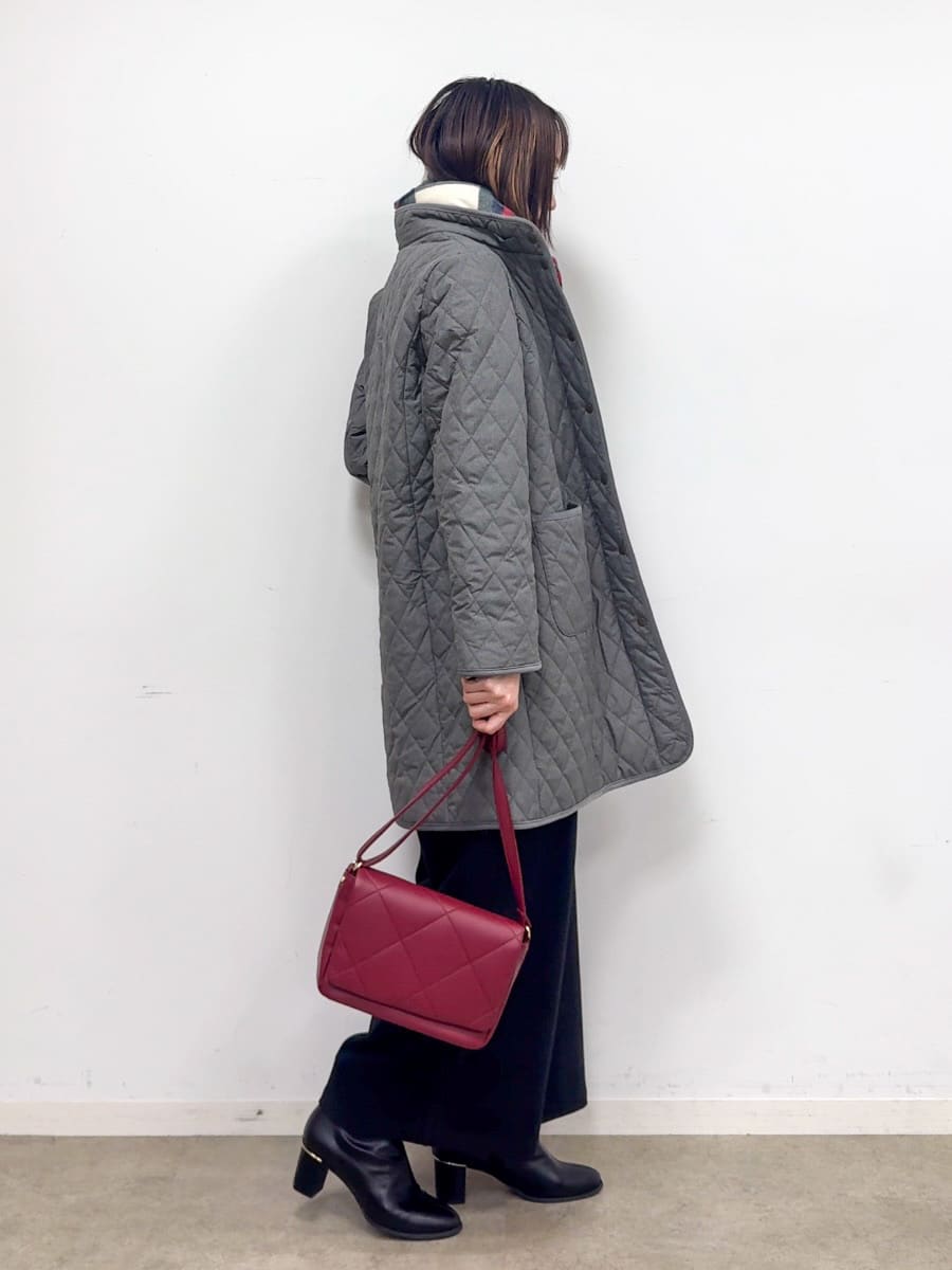 𝐜𝐡𝐢𝐤𝐚さんの「SHOO･LA･RUE｜【撥水/フード取り外し可】自然にくびれる あったかダイヤ柄キルトコート【CIRCRIC】」を使ったコーディネート