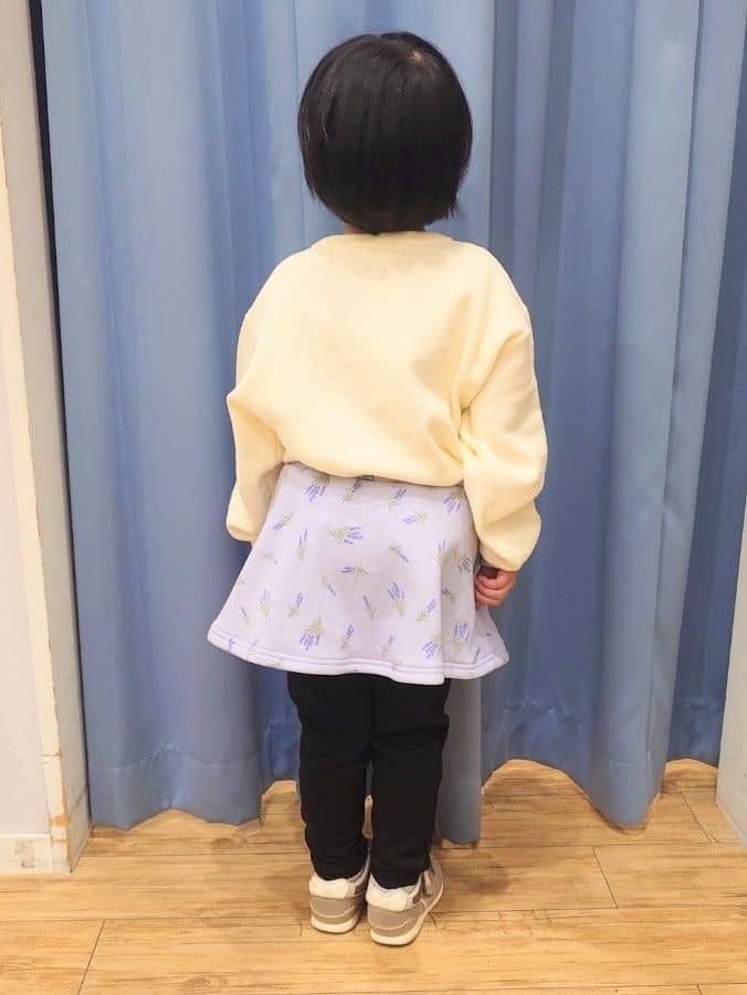 Yuiさんの「SHOO･LA･RUE｜【100-150cm/リンク可/洗濯機可】ウェットライク刺繍ロゴニット」を使ったコーディネート
