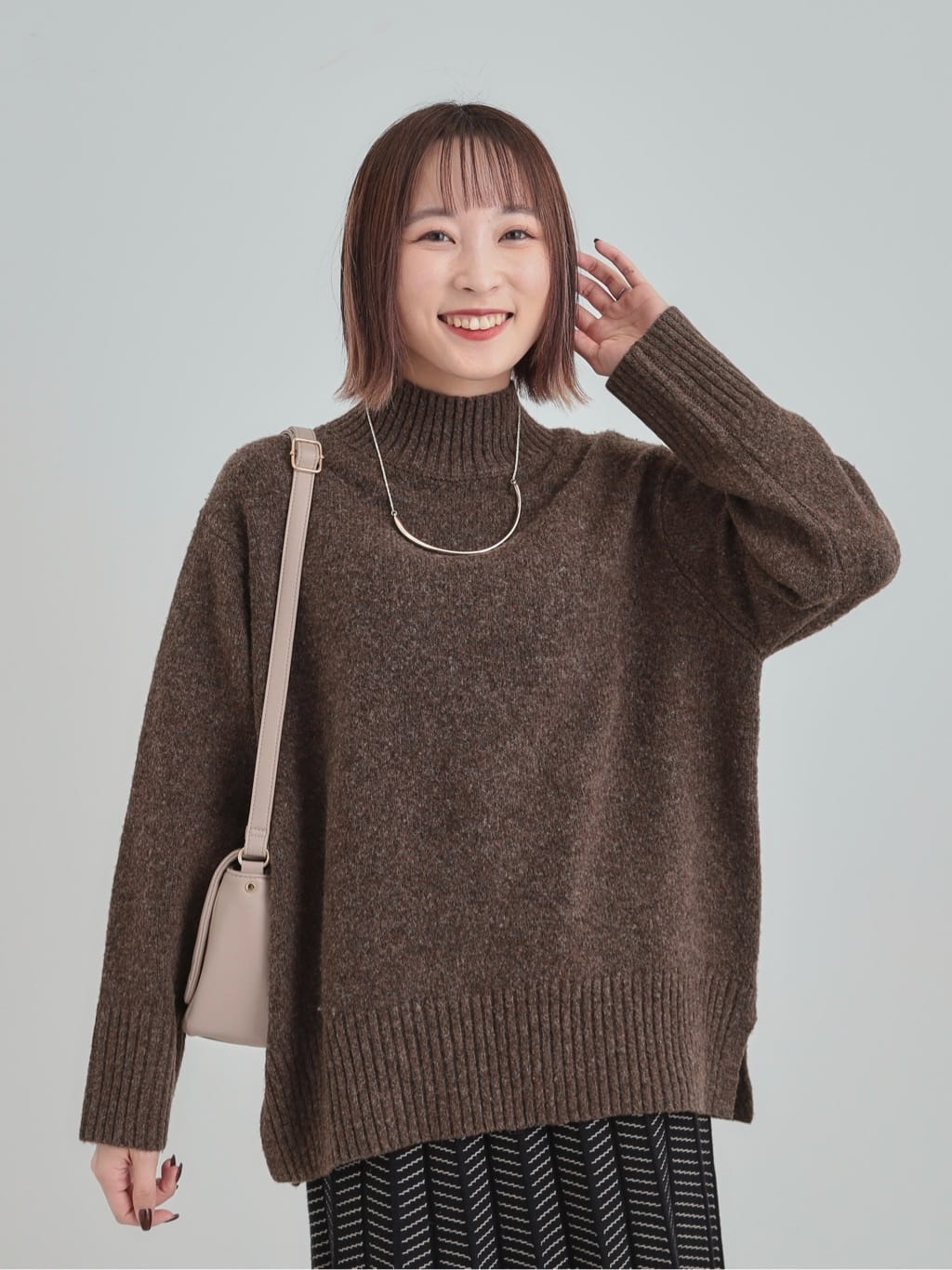 𝐜𝐡𝐢𝐤𝐚さんの「SHOO･LA･RUE｜【S-LL】ゆるシルエットな メランジタートルニット」を使ったコーディネート