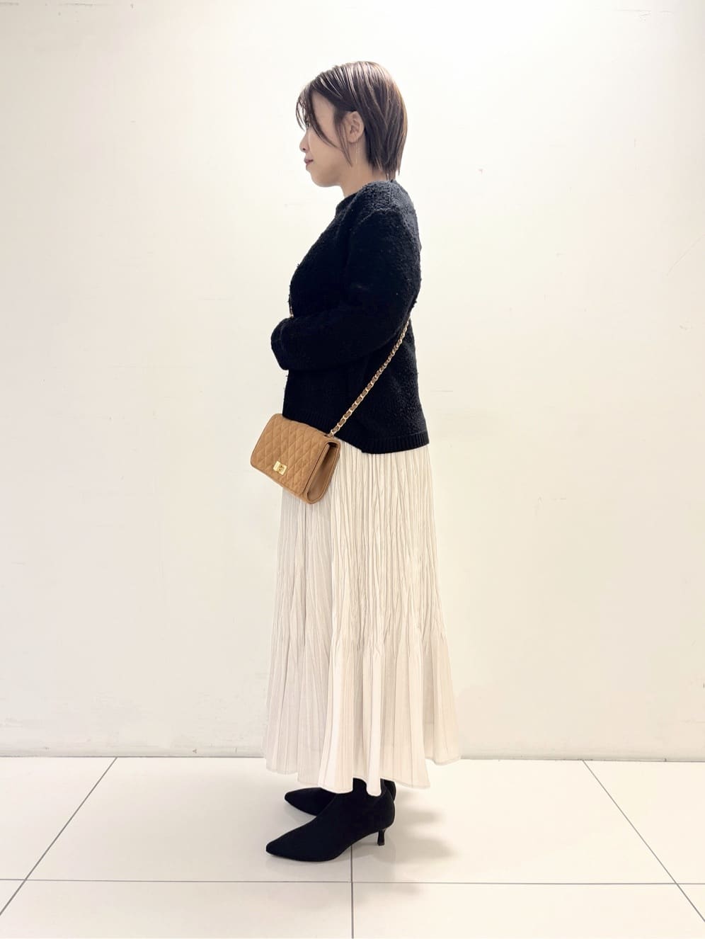 ayumiさんの「UNTITLED｜【ツイード調/コンパクト丈】ブークレーボートネックニット」を使ったコーディネート