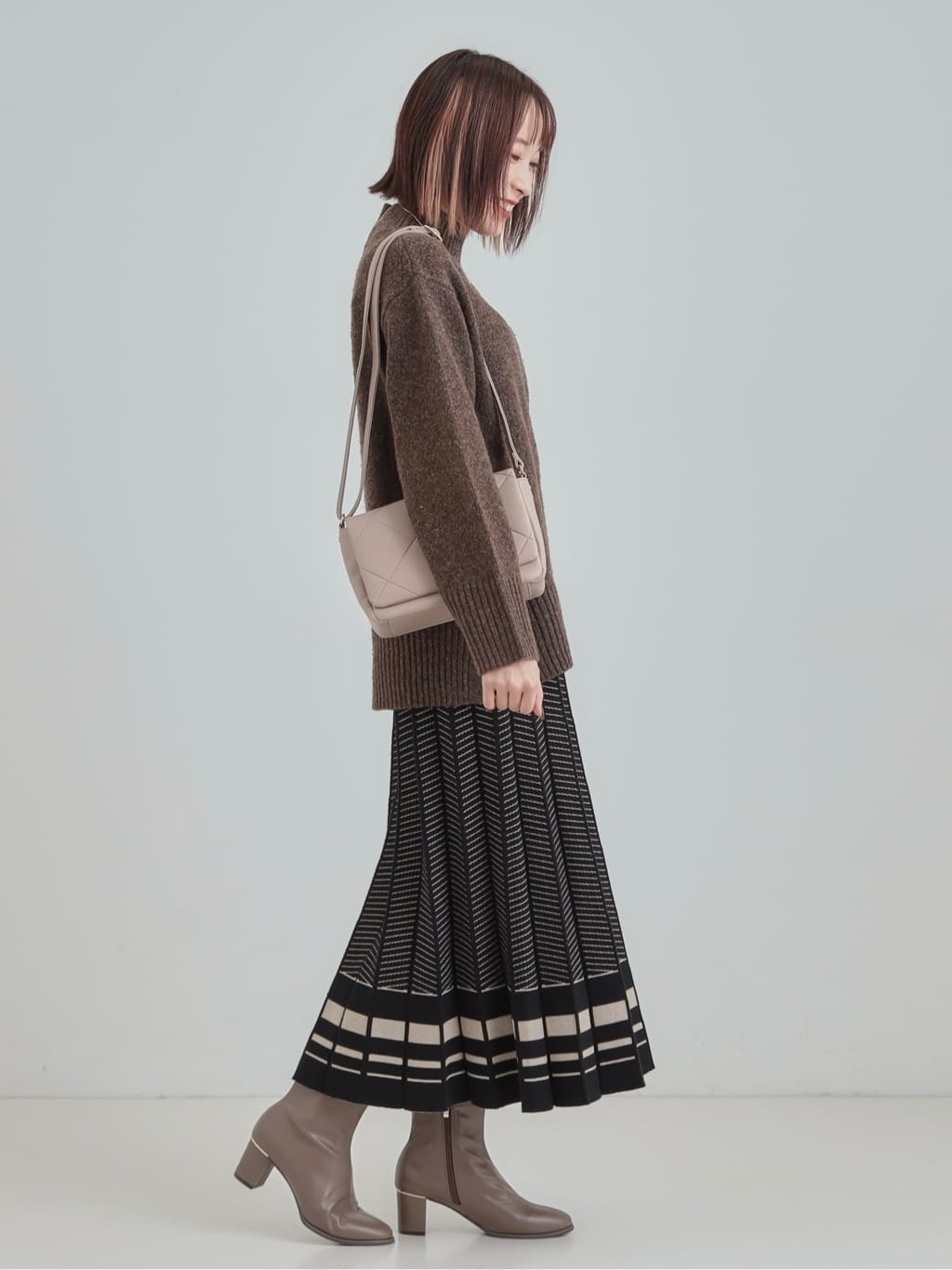 𝐜𝐡𝐢𝐤𝐚さんの「SHOO･LA･RUE｜【S-LL】ゆるシルエットな メランジタートルニット」を使ったコーディネート