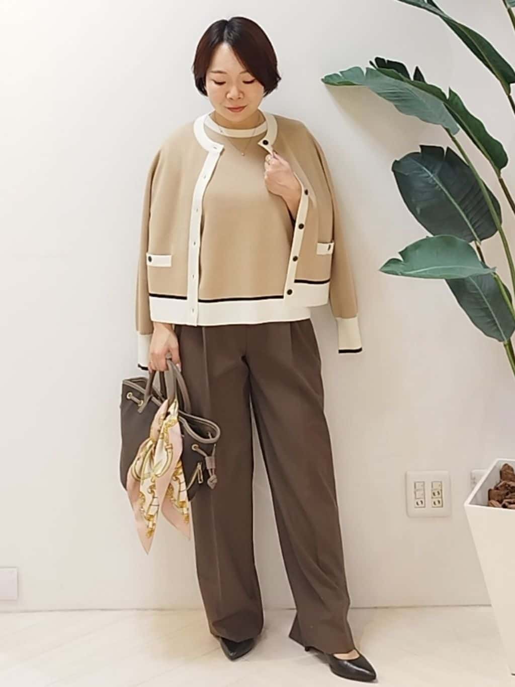 s u g iさんの「UNTITLED｜【洗える/ウエスト後ろゴム】ウール混　タックワイドパンツ」を使ったコーディネート