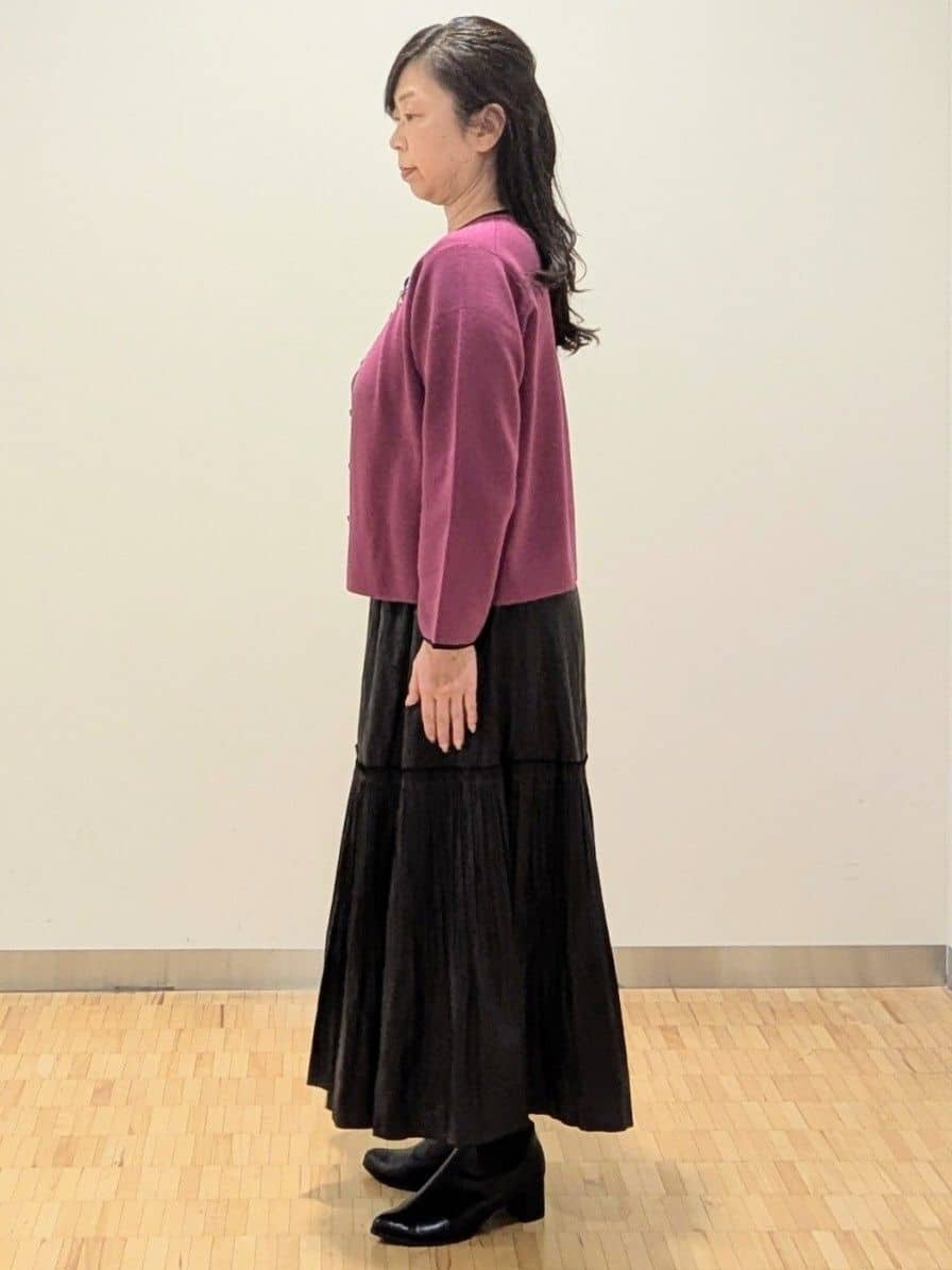 なおさんの「Reflect｜【秋映え／単品使い◎／すっきり見え】ブローチ付きニットアンサンブル」を使ったコーディネート