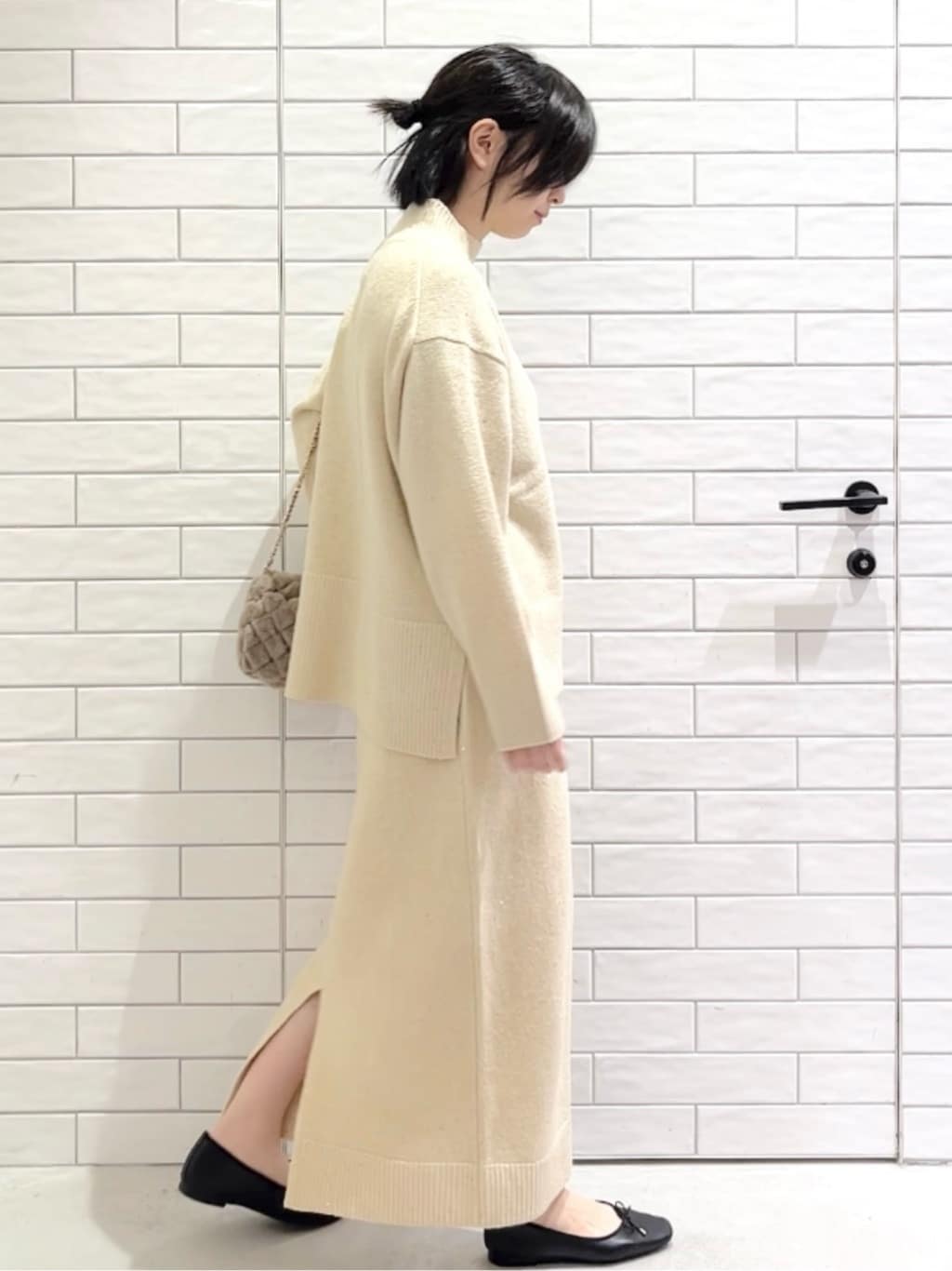 しおりさんの「OPAQUE.CLIP｜ラメスパンコールナロースカート／セットアップ対応可【洗濯機OK】」を使ったコーディネート