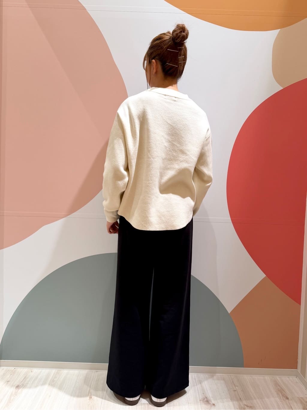 末っ子さんの「SHOO･LA･RUE｜【S-LL/体型カバー】上品なとろみが魅力 イージーワイドパンツ」を使ったコーディネート
