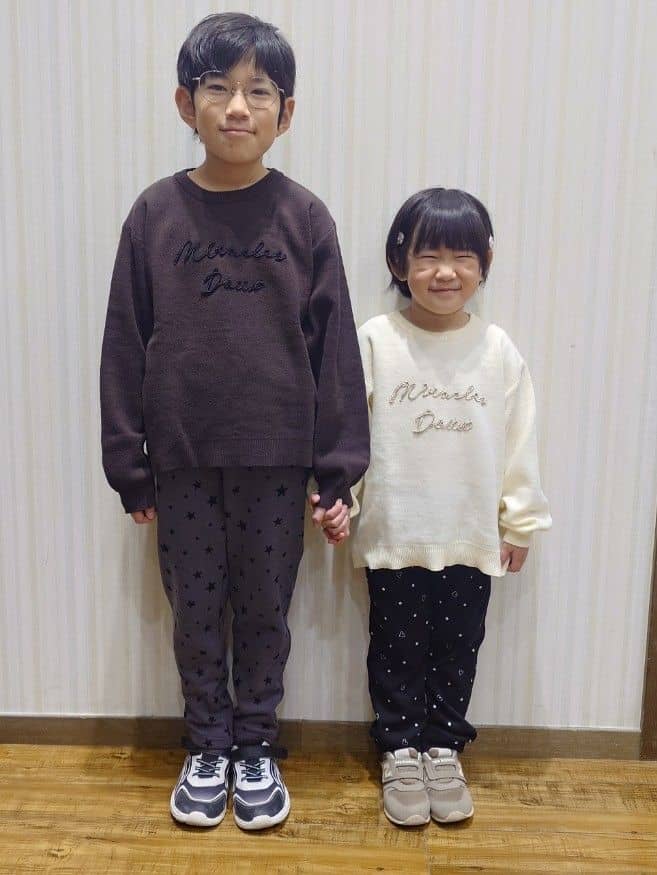 Yuiさんの「SHOO･LA･RUE｜【100-150cm/リンク可/洗濯機可】ウェットライク刺繍ロゴニット」を使ったコーディネート