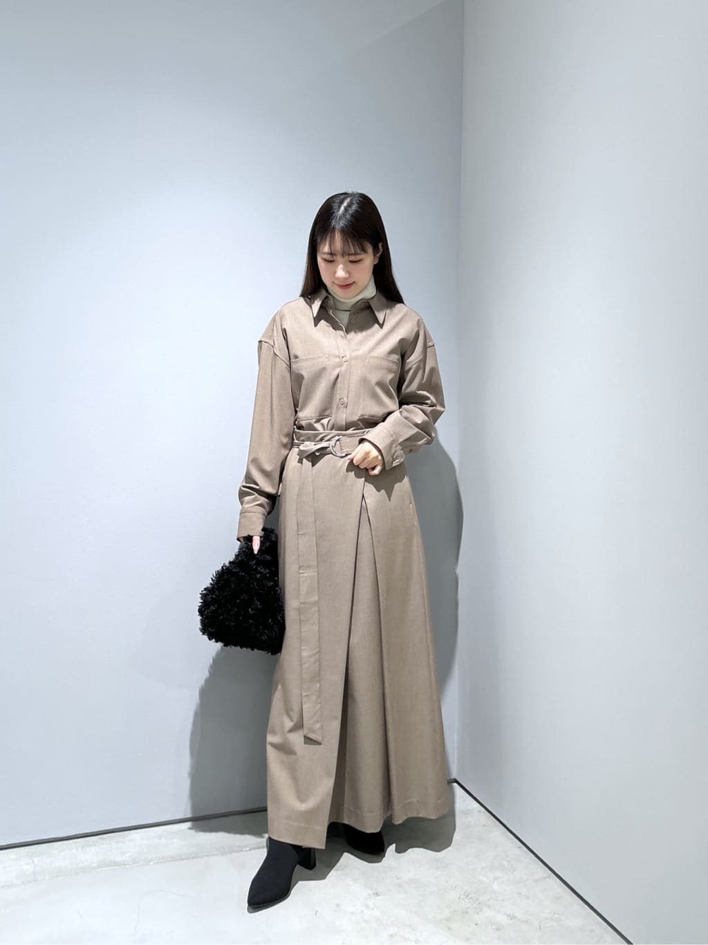 Renoさんの「INDIVI｜フェイクファーマイクロバッグ」を使ったコーディネート